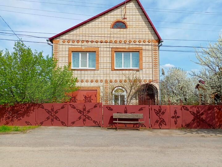 Дом 200 м² на участке 12 сот.