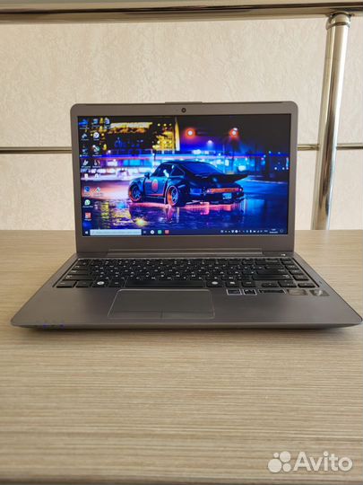 Тонкий, быстрый Ноутбук Samsung