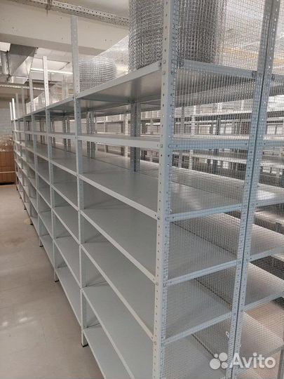 Железный стеллаж подходит для всего