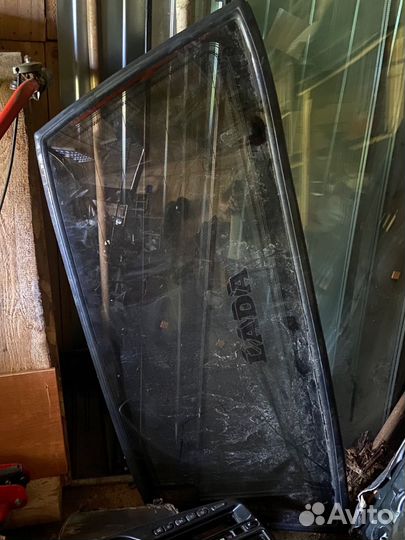 Заднее стекло ваз 2115