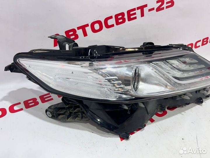 Toyota Camry v70 20- Фара правая 3 полосы 12 пин