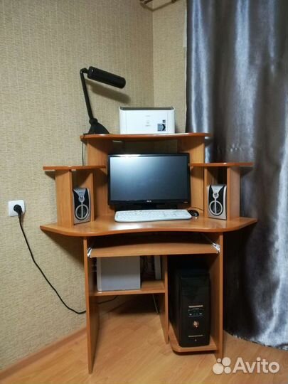 Компьютерный стол угловой