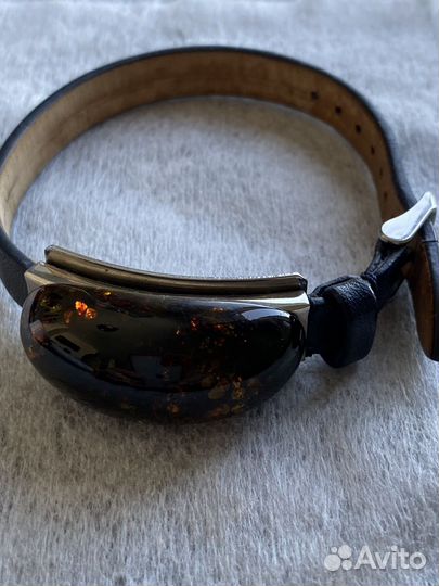 Браслет кожаный с янтарем