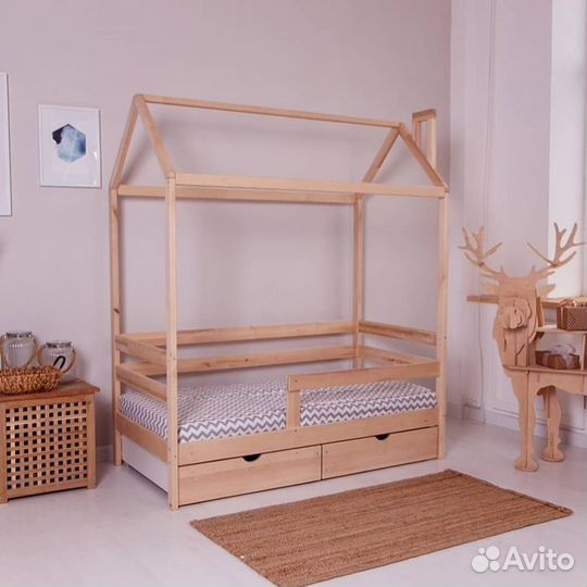 В наличии кровать домик с матрасом и ящиками