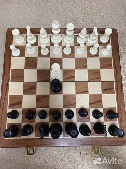 Шахматы с пластиковыми фигурами