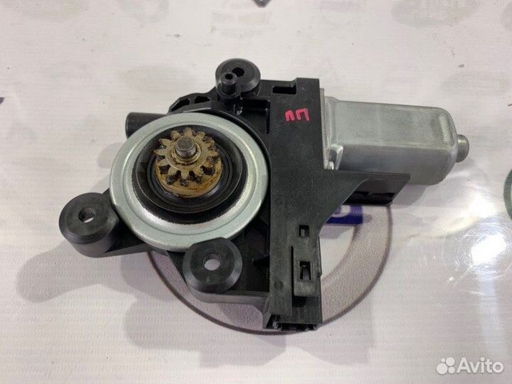 Мотор стеклоподъемника передний правый Volvo V70