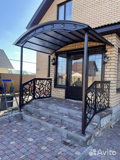 Козырек над дверью