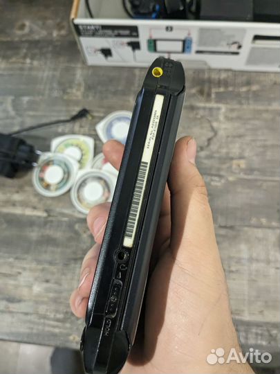 Sony PSP e1008 с оригинальной зарядкой и играми