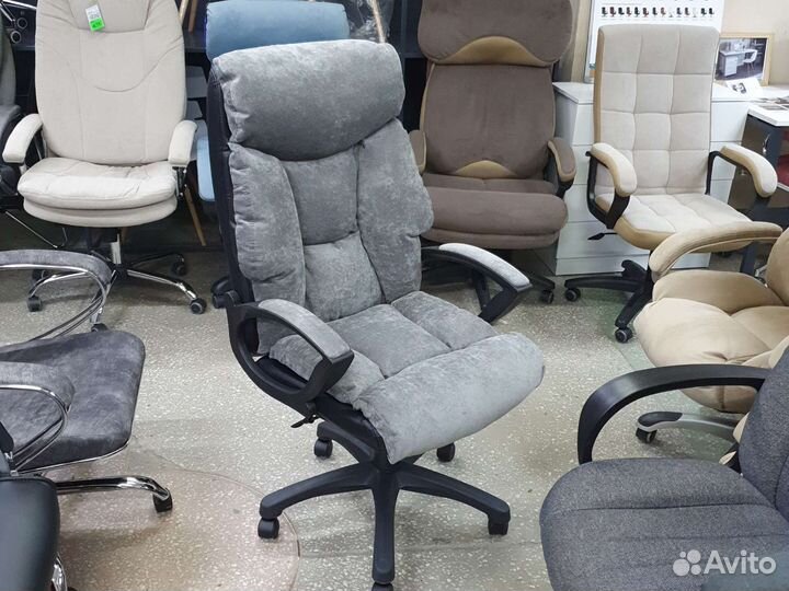 Офисное компьютерное кресло