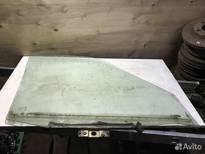 Стекло переднее левое Nissan Terrano 2