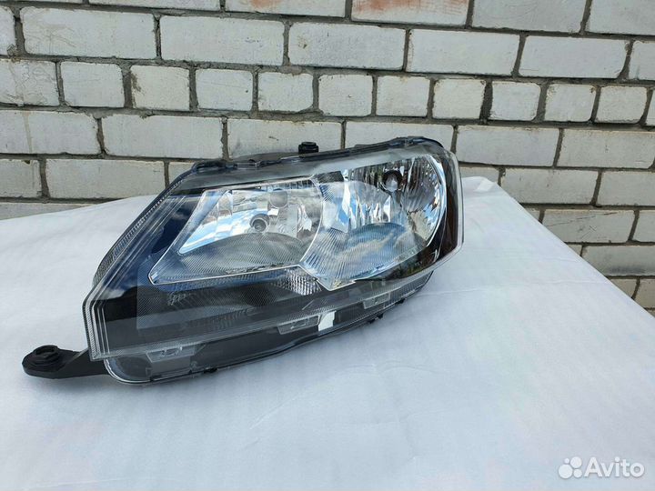 Фара левая skoda rapid 5JB941017