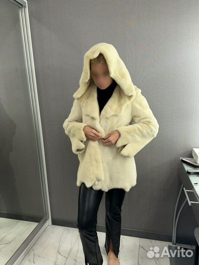 Шуба норковая белая с капюшоном 42-44