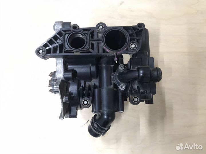 Помпа с термостатом Passat B8