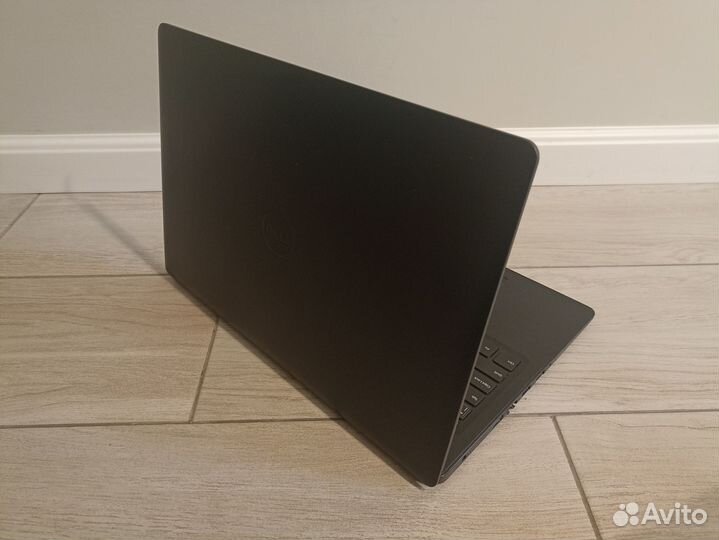 Свежий Dell Full HD i3-10Gen, 8gb,SSD256