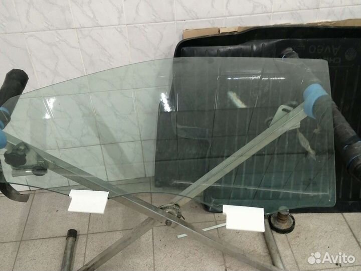 Боковое стекло на VW multivan