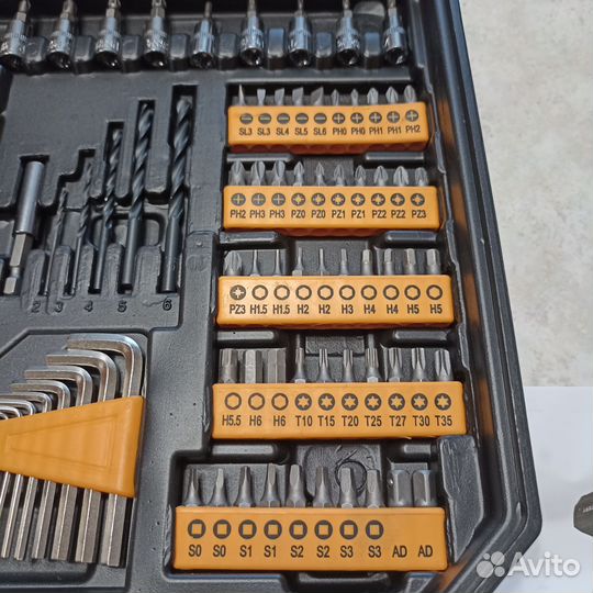 Шуруповерт Deko 20V с набором инструментов