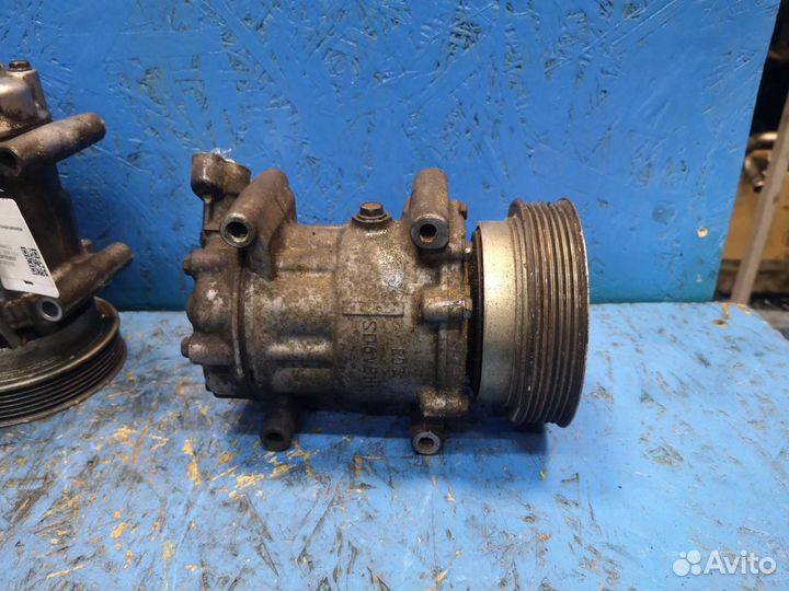 Компрессор кондиционера Nissan Note E11 8200600122