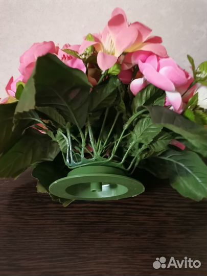 Интерьерная композиция с искусственных цветов