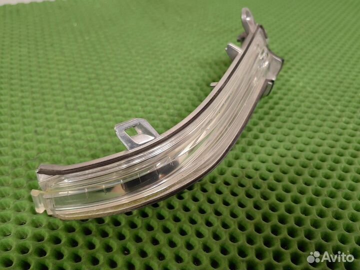 Повторитель поворота в зеркало правый Bmw F36