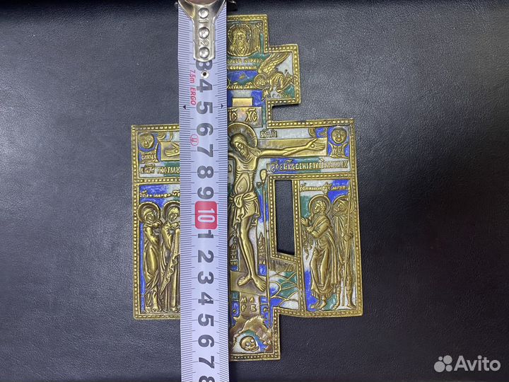 Икона распятие с предстоящим