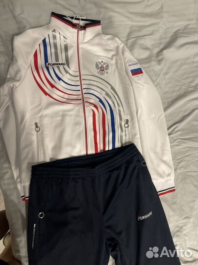 Костюм спортивный