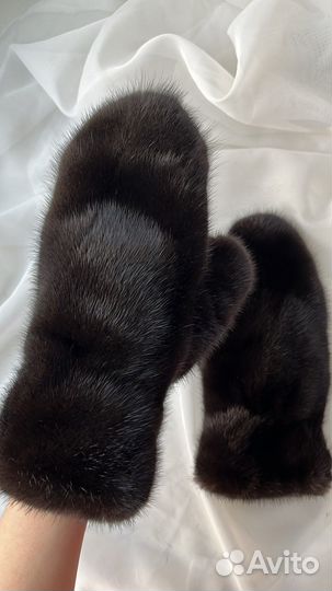 Норковые варежки черные