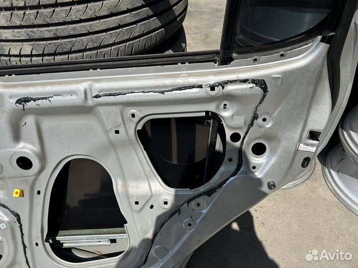 Дверь задняя правая Toyota Windom MCV30 цвет 1C0