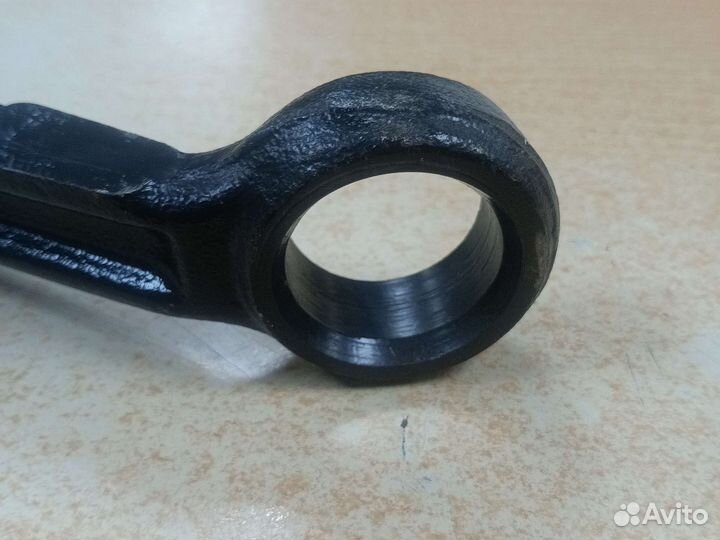 Рычаг нижний правый Ваз 2121