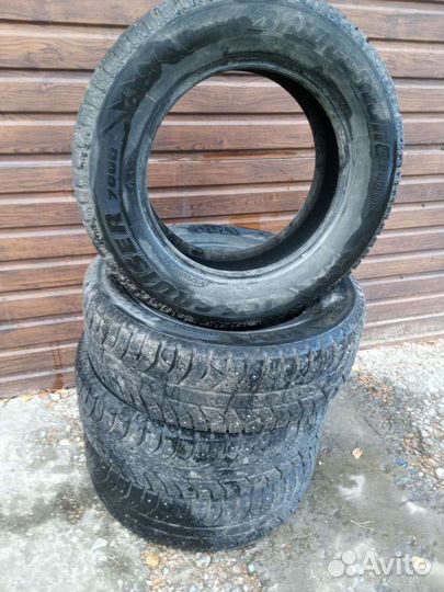 Bridgestone Ice Cruiser 7000 215/65 R16