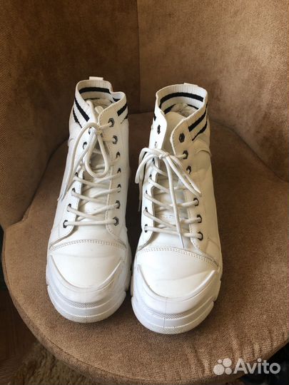 Ботинки белые, зимние