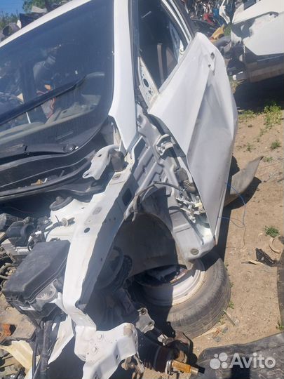 Передняя левая четверть Hyundai Solaris