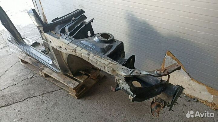 Лонжерон передний правый (четверть) б/у для Hyunda