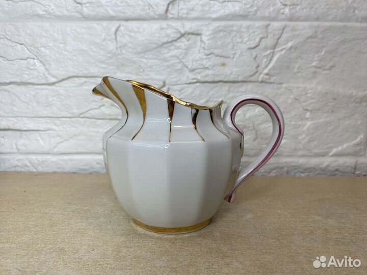 Фарфоровый молочник Вербилки Золотой дождь