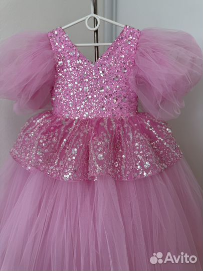 Нарядное платье для девочки ручной работы