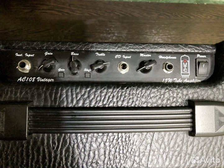 Ламповый комбоусилитель Behringer AC108 15 Ватт