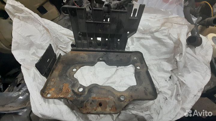 Кронштейн (площадка) аккумулятора opel vectra b