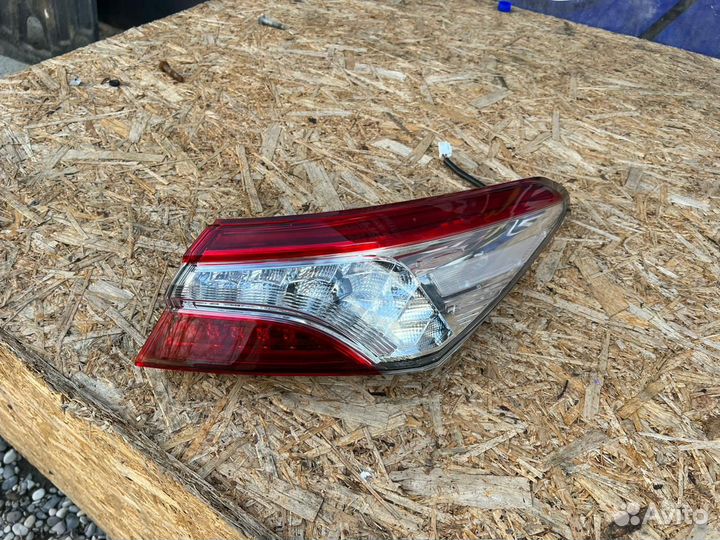 Задний левый фонарь Toyota camry v70