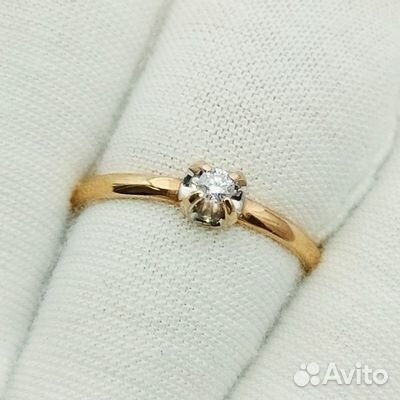 Золотое кольцо с бриллиантом 17,5р