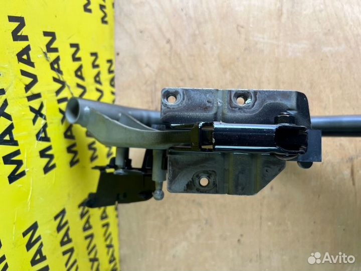 Петля крышки багажника задняя левая Volkswagen