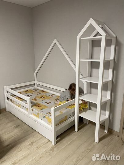 Детская кроватка домик