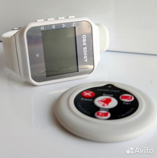 Комплекты вызова персонала: кнопка вызова и часы