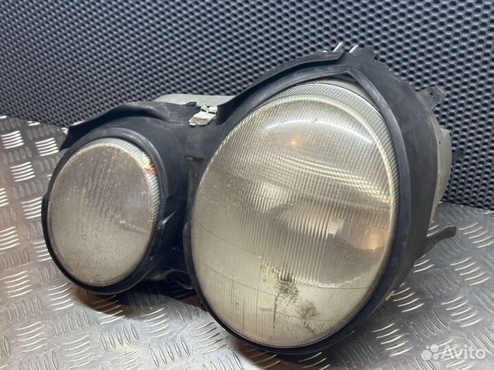 Фара левая Mercedes-Benz W210