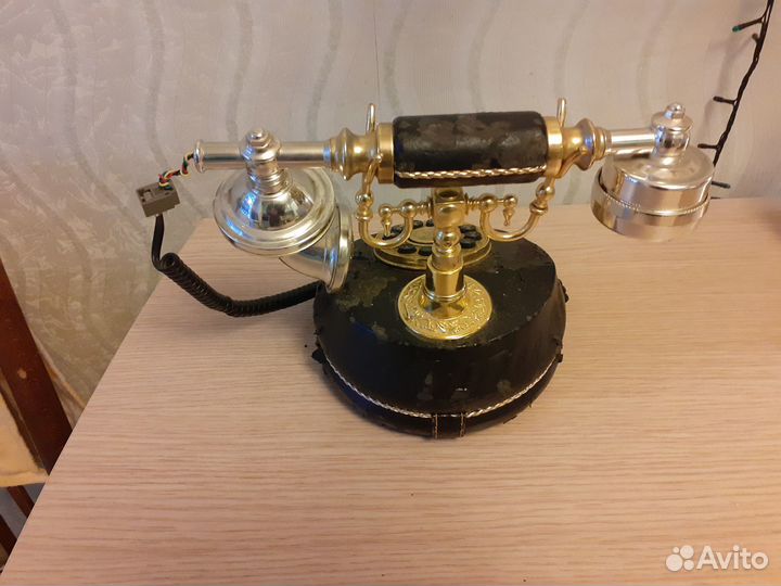 Ретро телефон 90-х годов