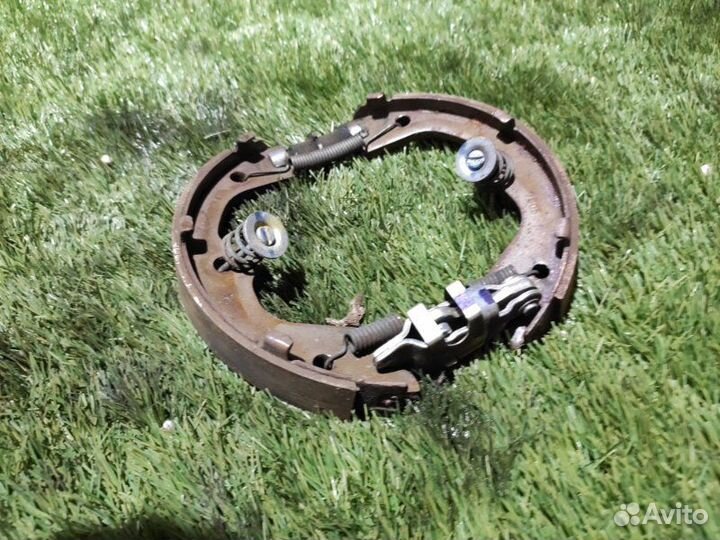 Колодки стояночного тормоза задние Infiniti G35