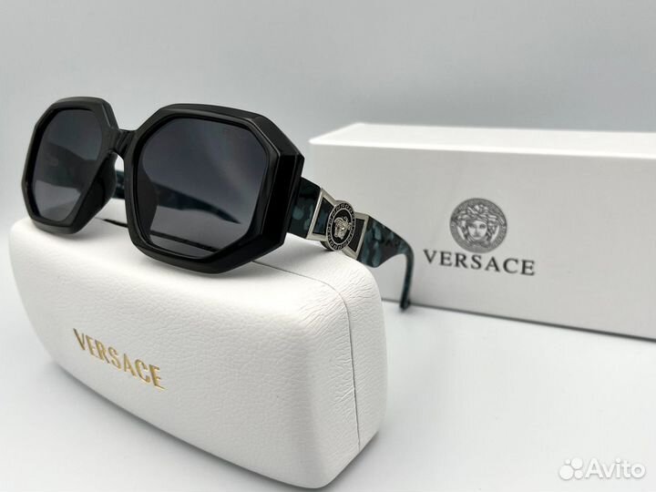 Солнцезащитные очки versace