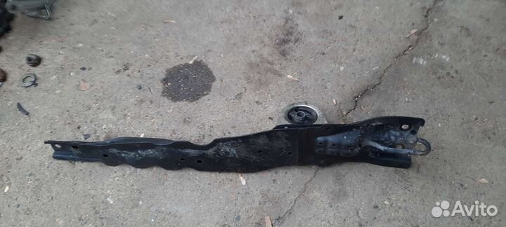 Поперечная балка, Mitsubishi lancer, Cedia