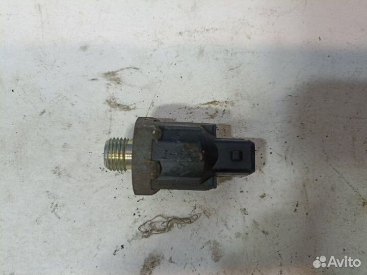 Датчик давления масла Renault Logan 1 седан 1.4