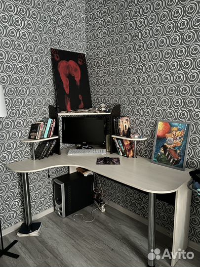 Компьютерный стол