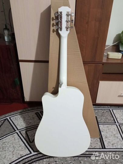 Гитара белая новая в коробке