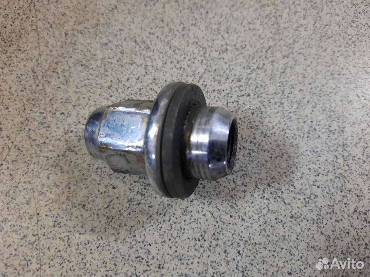 Колесные гайки Toyota Lexus 570 20 шт